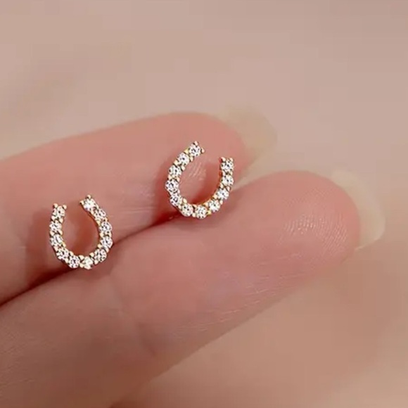 NEW Anthropologie Western Country Gold Horseshoe Earrings